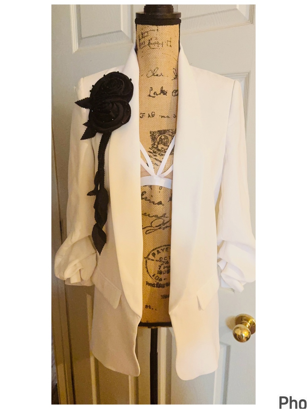 ZARA White Open-Front Blazer with Black Floral Brooch - Oversized